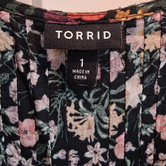 Torrid Black Floral Flutter Sleeve Blouse Women's Size 1 - Picture 4 of 13